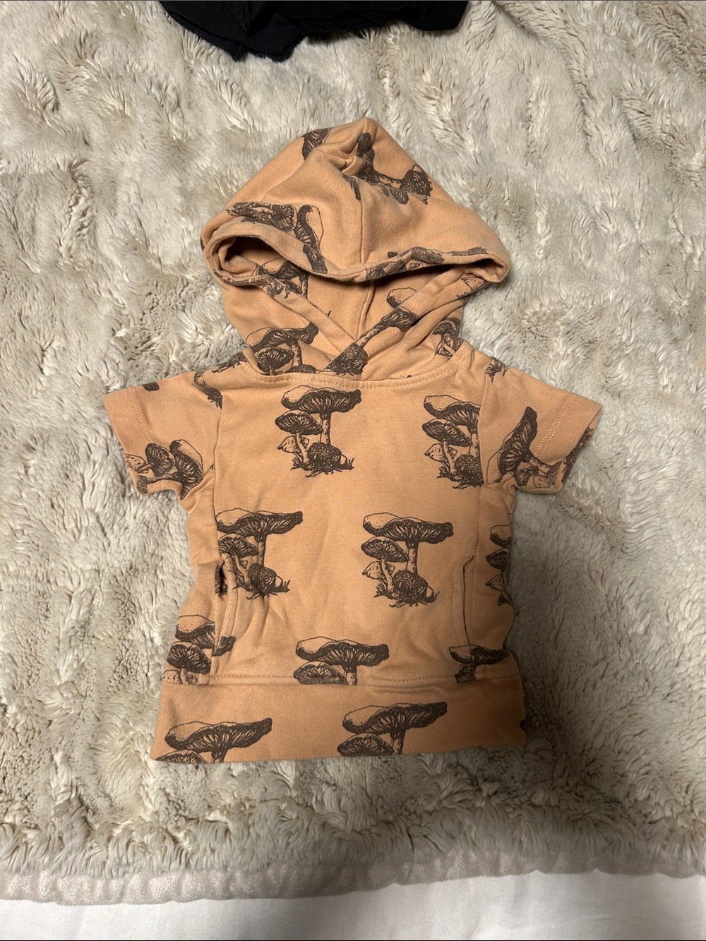 Kate Quinn organic cotton mushroom short sleeve hoodie 3-6 months